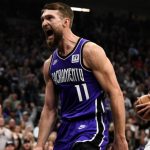 Domantas Sabonis sigue siendo una máquina de doble-dobles